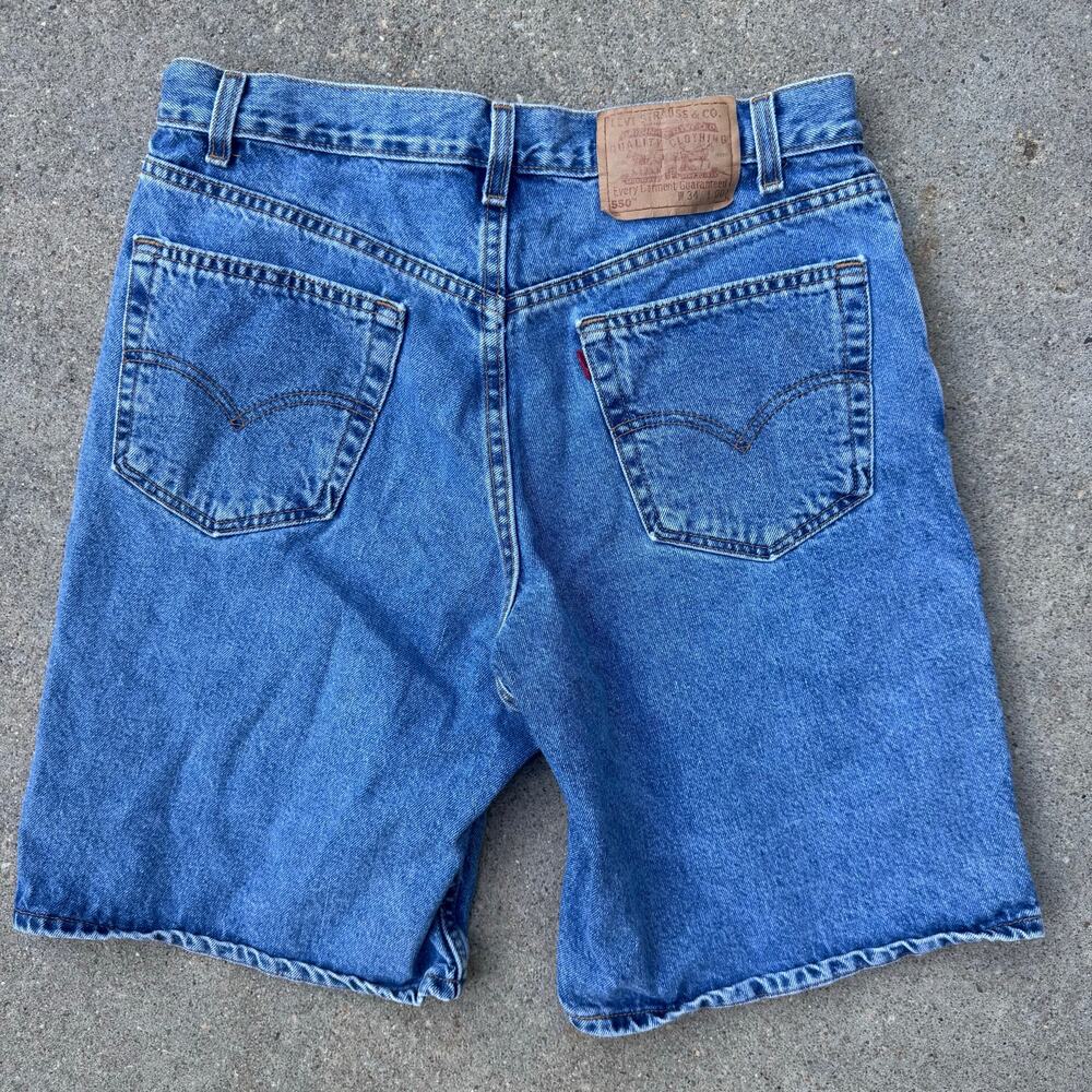 Vintage 90s Levi’s 550 Relaxed Fit Jean Shorts Jorts Size 34 Made in USA